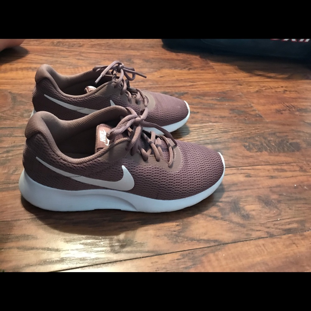 nike tanjun women’s shoes